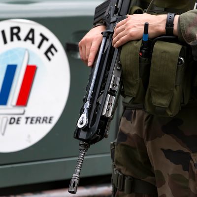 Maintenir ou pas l'état d'urgence? Les candidats à la présidentielle sont divisés sur la question