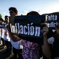 Manifestation d'étudiants contre le président Nicola Maduro, sur la principale autoroute de Caracas, Venezuela, 30/03/2017