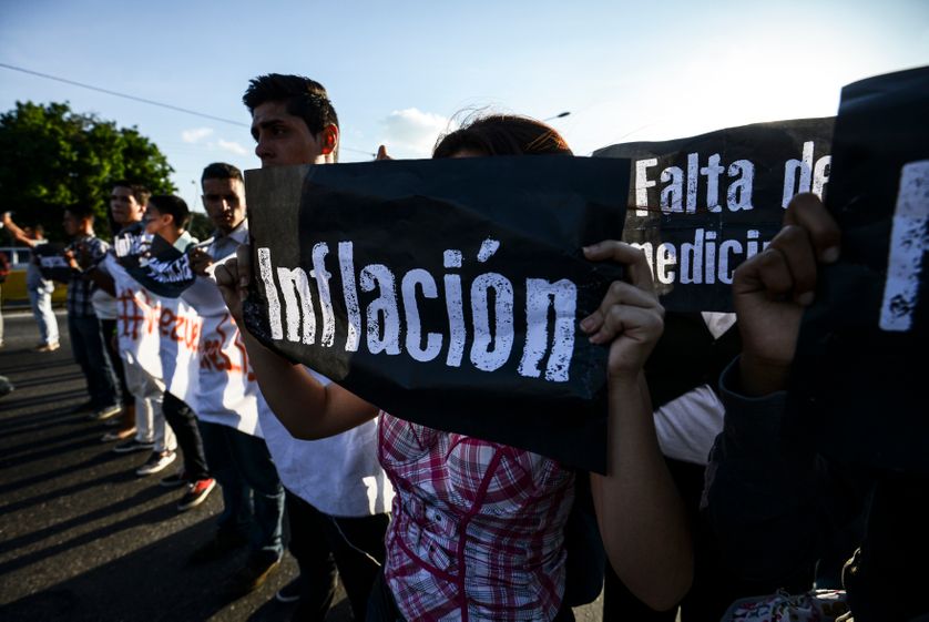 Manifestation d'étudiants contre le président Nicola Maduro, sur la principale autoroute de Caracas, Venezuela, 30/03/2017