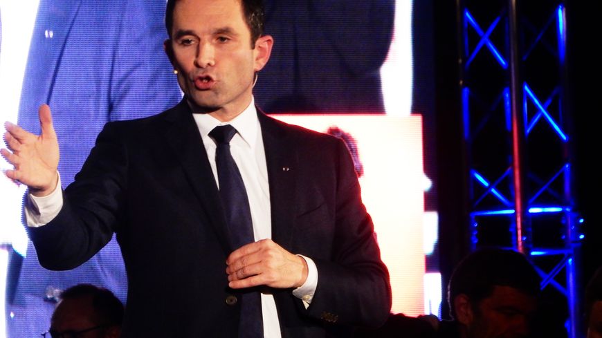 Benoît Hamon en meeting à Paris, à l'Institut national du judo, le 18 janvier 2017