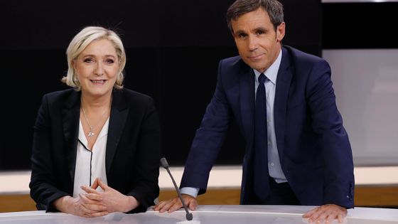 Marine Le Pen, invitée au 20h de France 2, hier soir avec David Pujadas ©AFP - Patrick KOVARIK / AFP