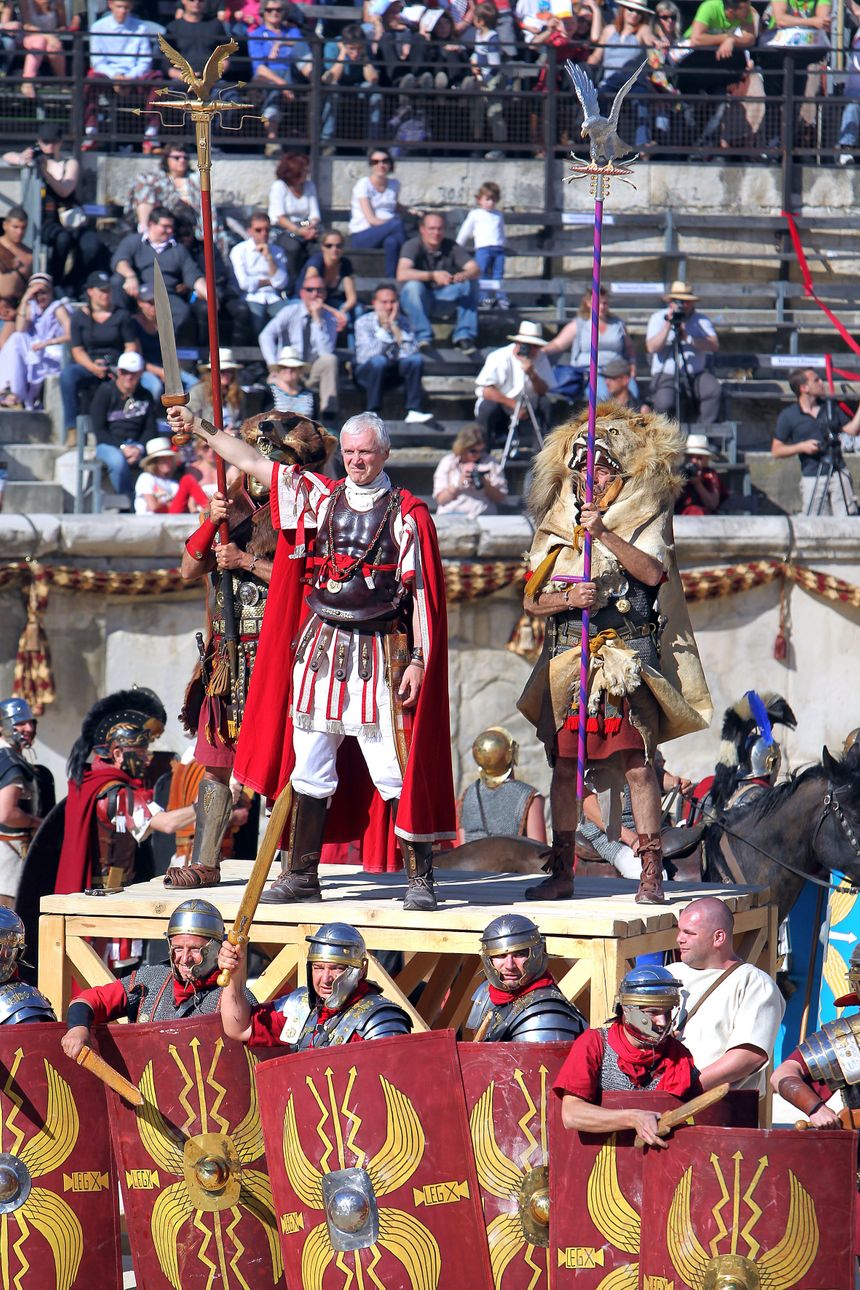 Reconstitution historique Les grands jeux Romains dans les arenes de Nîmes