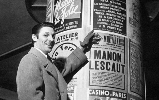 Le chanteur Jean Sablon, que Django accompagne régulièrement au début des années 30. Jean Sablon est le premier chanteur français à utiliser un microphone sur scène, en 1936.