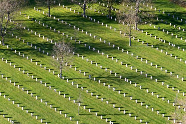 Impressionnants alignements de tombes des soldats tombés sur le Chemin des Dames…