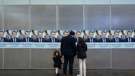 Soirée électorale pour la victoire d'Emmanuel Macron, au parc des expositions de Paris, 23 avril 2017. ©AFP - DENIS MEYER / HANS LUCAS
