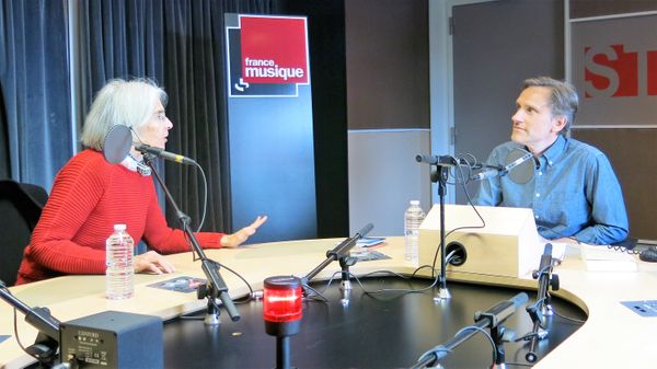 France Musique, studio 131, sur le vif !... L'auteure Donna Leon & Le producteur Philippe Venturini (de g. à d.)