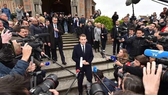 Emmanuel Macron au Touquet le dimanche 23 avril ©AFP - PHILIPPE HUGUEN
