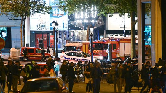 L'avenue des Champs-Elysées bouclée à Paris après l'attentat revendiqué par Daech ©AFP - FRANCK FIFE AFP