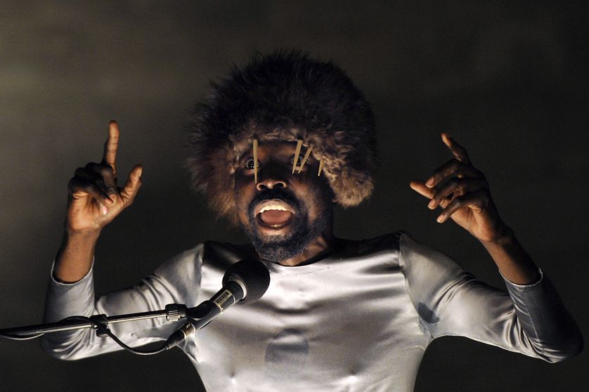 Dieudonné Niangouna joue dans "Sans Doute" de Jean-Paul Delore, au festival d'Avignon en 2013.