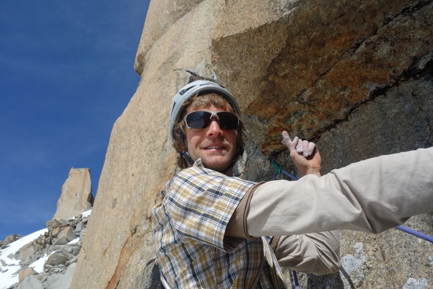 Antoine Moineville en action sur le granite
