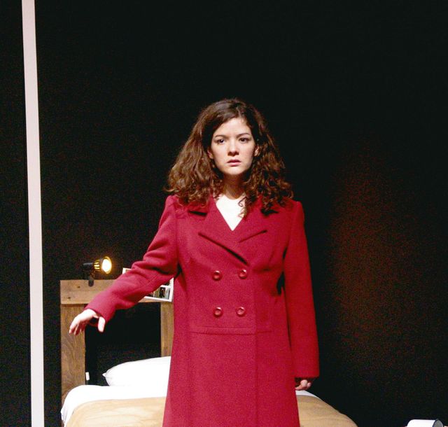 Pauline Bureau en 2005, durant la pièce "Trilogie de Belgrade" de Biljana Srbljanovic avec une mise en scène de Christian Benedetti au Théâtre Studio d'Alfortville.
