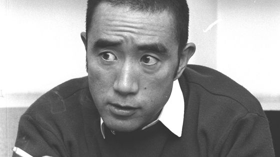 Yukio Mishima en novembre 1968 lors d'un discours à Tokyo ©AFP - CRÉDITKEN INAMURA / YOMIURI / THE YOMIURI SHIMBUN