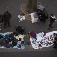 Vendeurs à la sauvette d'objets de récupération, Paris, 01/03/2017