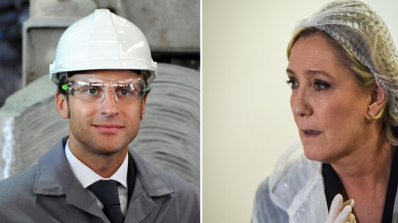 Emmanuel Macron en visite à l'usine Trimet de Saint-Jean de Maurienne (Savoie) / Marine Le Pen en visite dans une fabrique de chocolats à Chalezeule (Doubs) ©AFP - Jean-Pierre Clatot / Sébastien Bozon