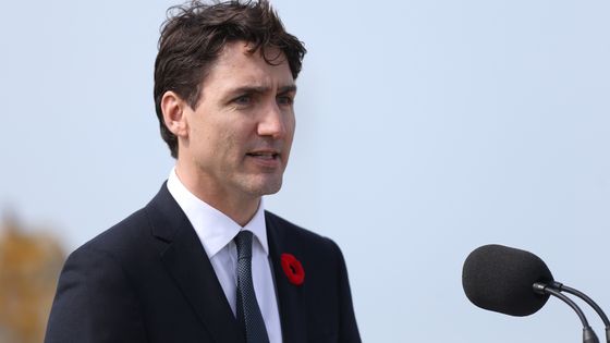 Justin Trudeau à Courseulles-sur-Mer, dans le nord de la France, le 10 avril 2017. ©AFP - CHARLY TRIBALLEAU