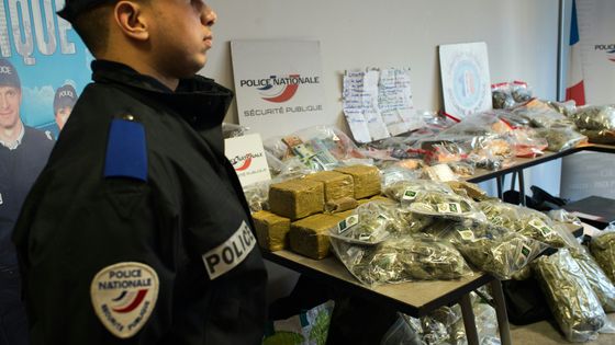Cannabis, la répression est-elle une solution ? ©AFP - BERTRAND LANGLOIS