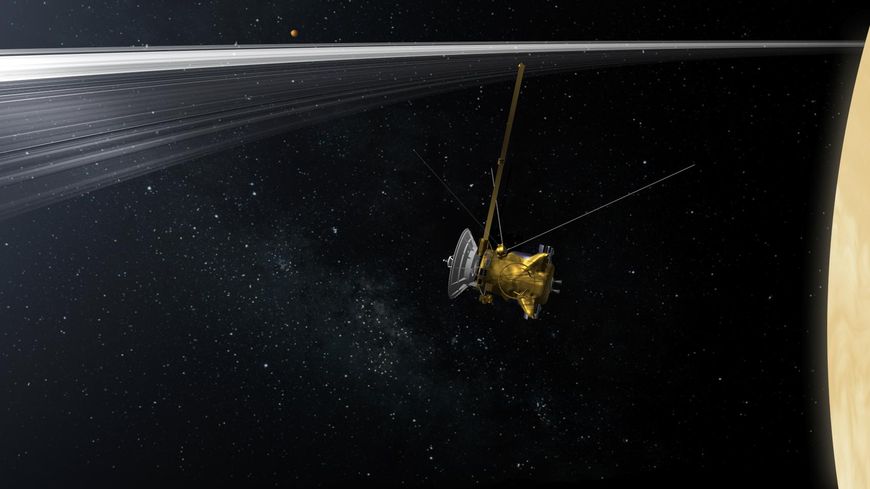 Une vue d'artiste représentant le passage de la sonde Cassini entre Saturne et ses anneaux.