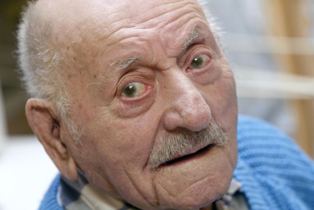 Louis de Cazenave (1897-2008), dernier survivant français de la bataille du Chemin des Dames au cours de laquelle plus de 100000 hommes ont été tués en quelques jours au printemps 1917.