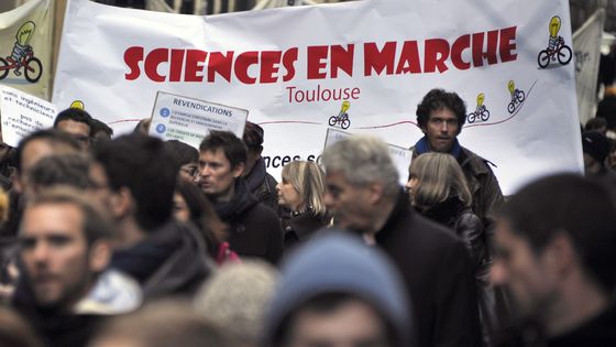 Sciences en marche ©AFP - PASCAL PAVANI