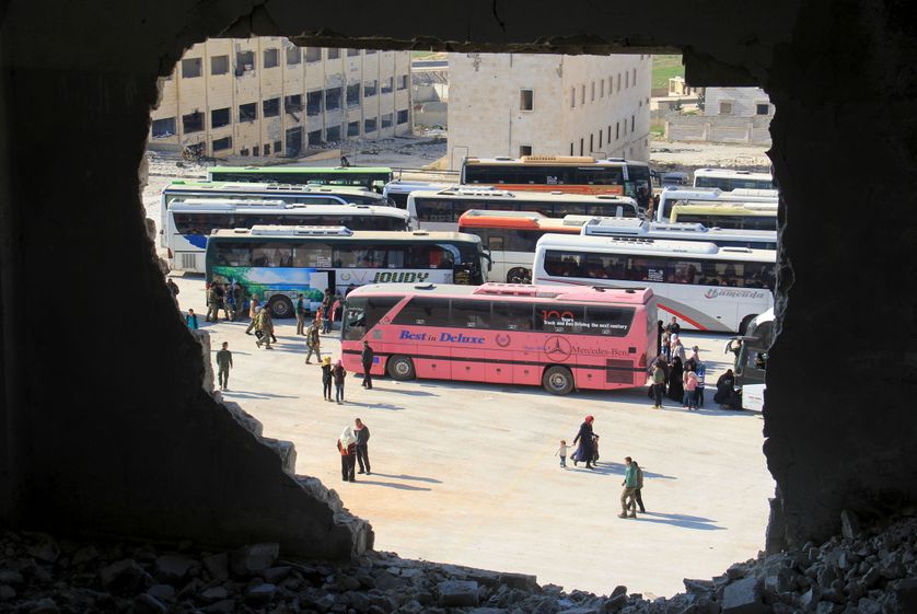 Opération d'évacuation de civils syriens, dans deux enclaves pro-gouvernementales près d'Alep