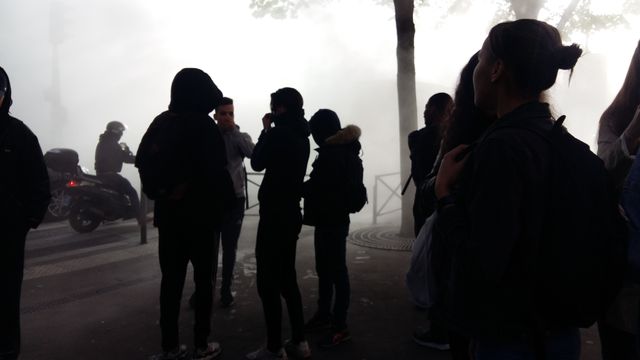 Devant le lycée Voltaire