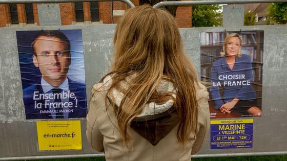 Les deux candidats à l'affiche à une semaine du premier tour à Méteren dans le Nord de la France ©AFP - PHILIPPE HUGUEN