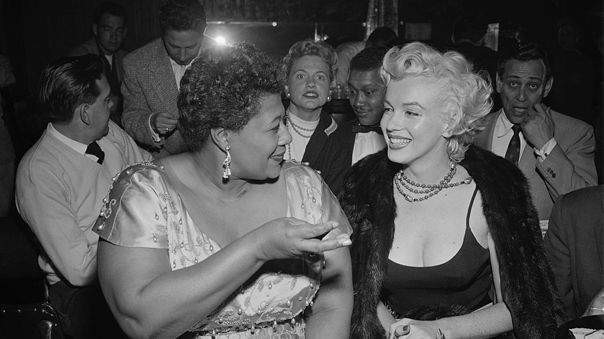 Ella Fitzgerald et Marilyn Monroe en 1954, à Los Angeles.