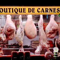 La vitrine d'un boucher, au Portugal.