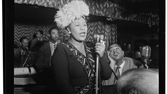 Portrait of Ella Fitzgerald, Dizzy Gillespie, Ray Brown, Milt (Milton) Jackson, and Timmie Rosenkrantz, Downbeat, New York, N.Y., ca. Sept. 1947 - The Library of Congress