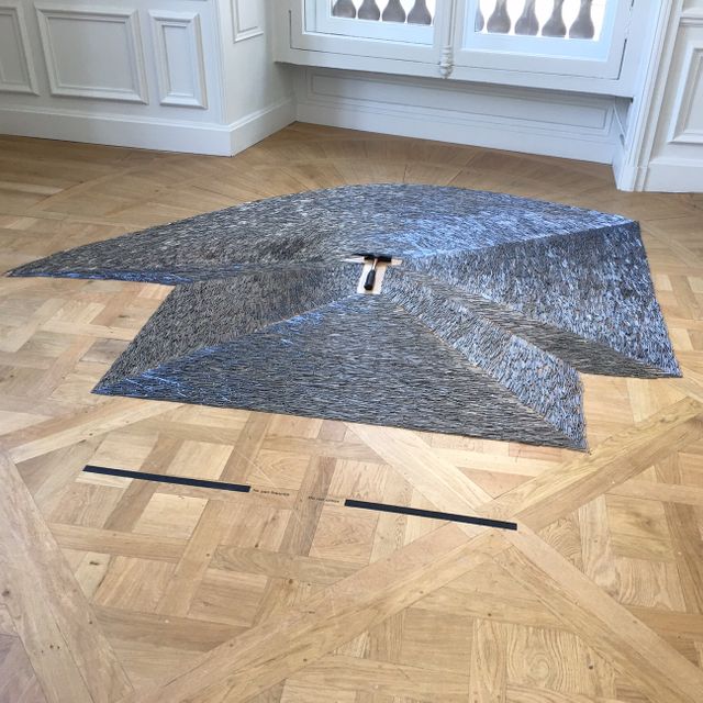 "Interaction avec marteau et cloud" de Jean-Luc Vilmouth, dans l'exposition à la Monnaie de Paris