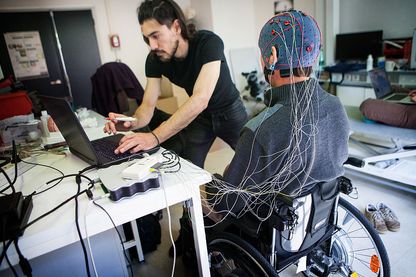Exemple d'une interface entre cerveau et ordinateur Exemple d'une interface entre cerveau et ordinateur