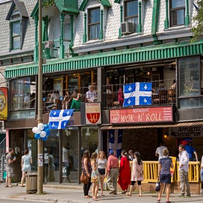 Montréal, Quebec, le jour de la Fête nationale, St Denis Street, 24/06/2015