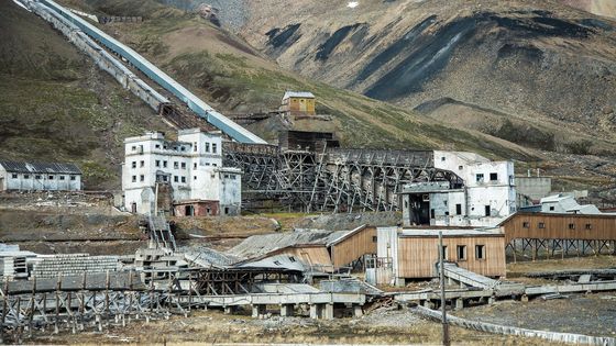 Pyramiden - Pierre Nouvel