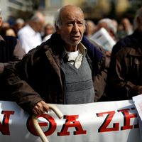 Retraités grecs lors d'une manifestation contre l'austérité, à Athènes, le 4 avril 2017