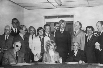 Les membres du jury de Cannes en mai 1968 : Monica Vitti, Andre Chamson and Claude Aveline. Et Boris Von Borrezholm, Vemjko Bulajic, Paul Cadeac D'Arbaud, Jean Lescure.... Les membres du jury de Cannes en mai 1968 : Monica Vitti, Andre Chamson and Claude Aveline. Et Boris Von Borrezholm, Vemjko Bulajic, Paul Cadeac D'Arbaud, Jean Lescure....