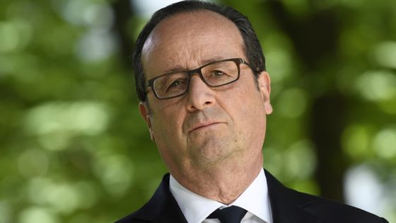 François Hollande, ce 10 mai 2017, dans le jardin du Luxembourg, à Paris ©AFP - Eric Feferberg