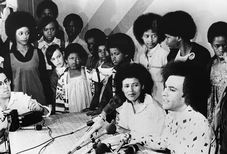 Membres du Black Panther Party rassemblés pour une conférence de presse en juillet 1969