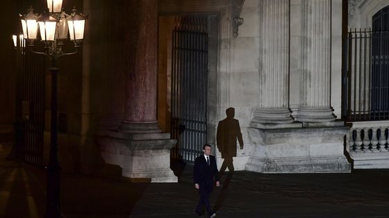 Emmanuel Macron au Louvre le 7 mai 2017 ©AFP - Philippe Lopez