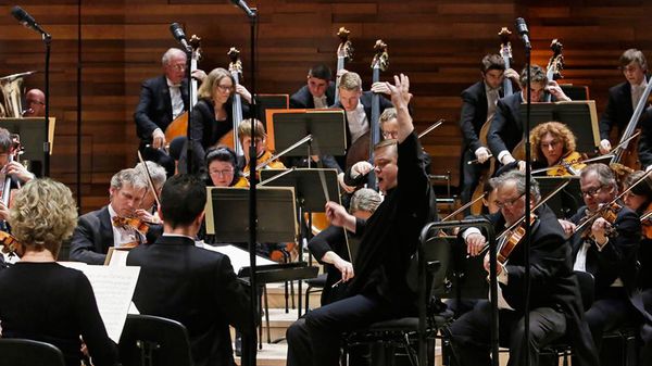 Debussy, Prokofiev et Sibelius par Alexander Toradze et l'OPRF sous la direction de Mikko Franck