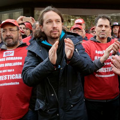 Pablo Iglesia, leader de Podemos, devant son quartier général à Madrid, Espagne, le 2 décembre 2016
