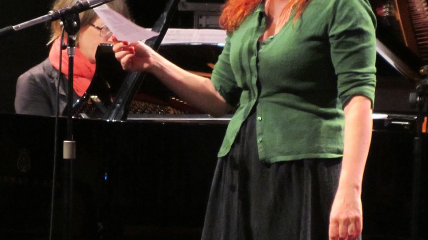 Jehanne Carillon et Gabrielle Godart au piano
