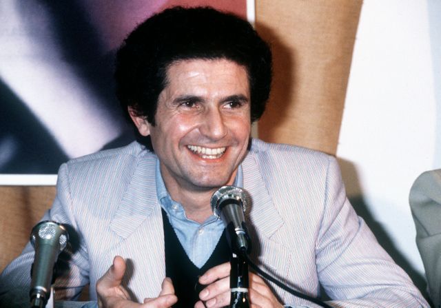 Le réalisateur Claude Lelouch présente "Les Uns et les autres" à Cannes. Ce film a été primé par le Grand Prix de la Commission Supérieur Technique du cinéma