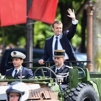 Emmanuel Macron remontant les Champs Elysées le 14 mai 2017