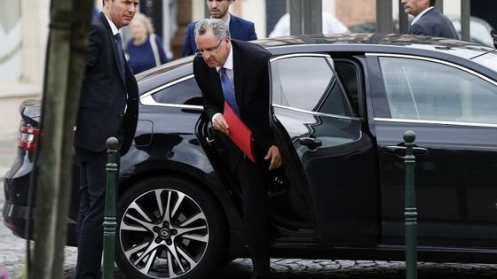 Le ministre de la cohésion des territoires Richard Ferrand lors d'une visite à Deauville lundi 29 mai ©AFP - CHARLY TRIBALLEAU / AFP