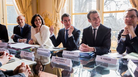 Archive mars 2016 : de gauche à droite, Pierre-André Imbert (auj. conseiller social du Président), Myriam El Khomri, Manuel Valls, Emmanuel Macron (auj. Président de la République) et Alexis Kohler (auj. Secrétaire général de l'Elysée) ©Maxppp - Christophe Morin / IP3