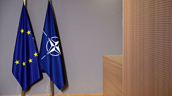 Les drapeaux de l'Union européenne et de l'OTAN. Conseil européen, Bruxelles, 18 mai 2017 ©AFP - Alexandros Michailidis