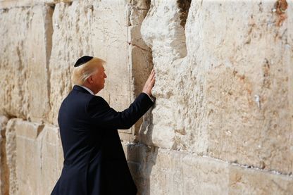 Donald J. Trump se recueille au Mur des Lamentations à Jérusalem - 22 mai 2017 Donald J. Trump se recueille au Mur des Lamentations à Jérusalem - 22 mai 2017