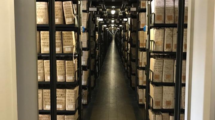 Une salle des archives secrètes du Vatican