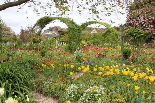 Dans le jardin de Claude Monet dans sa maison de Giverny