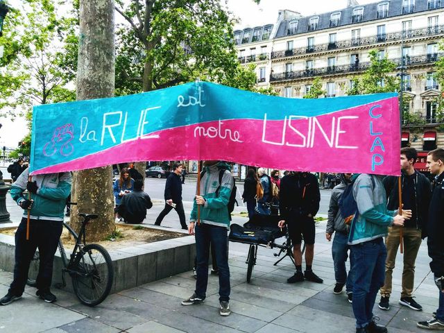 Banderole du CLAP lors de la mobilisation du 8 mai